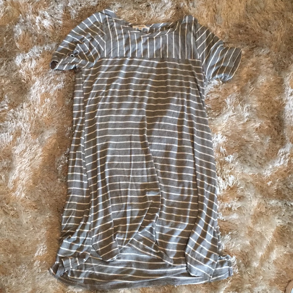 Medium white and gray striped t shirt dress!
